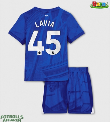 Chelsea Romeo Lavia #45 Hemmaställ Barn 2025-26 Kortärmad (+ Korta byxor)